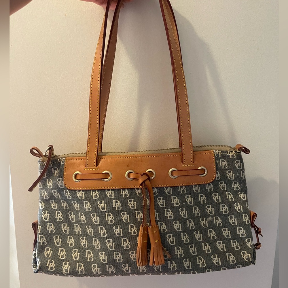 dooney and bourke shoulder bag